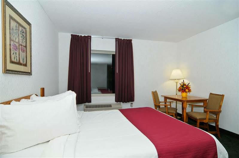 Surestay Plus Hotel By Best Western ברקלי ספרינגס מראה חיצוני תמונה